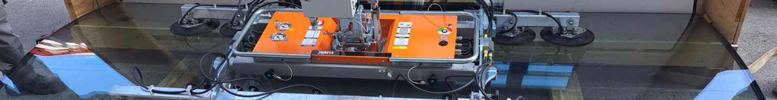 Plaats gebogen glas eenvoudig met VIAVAC glaszuigers